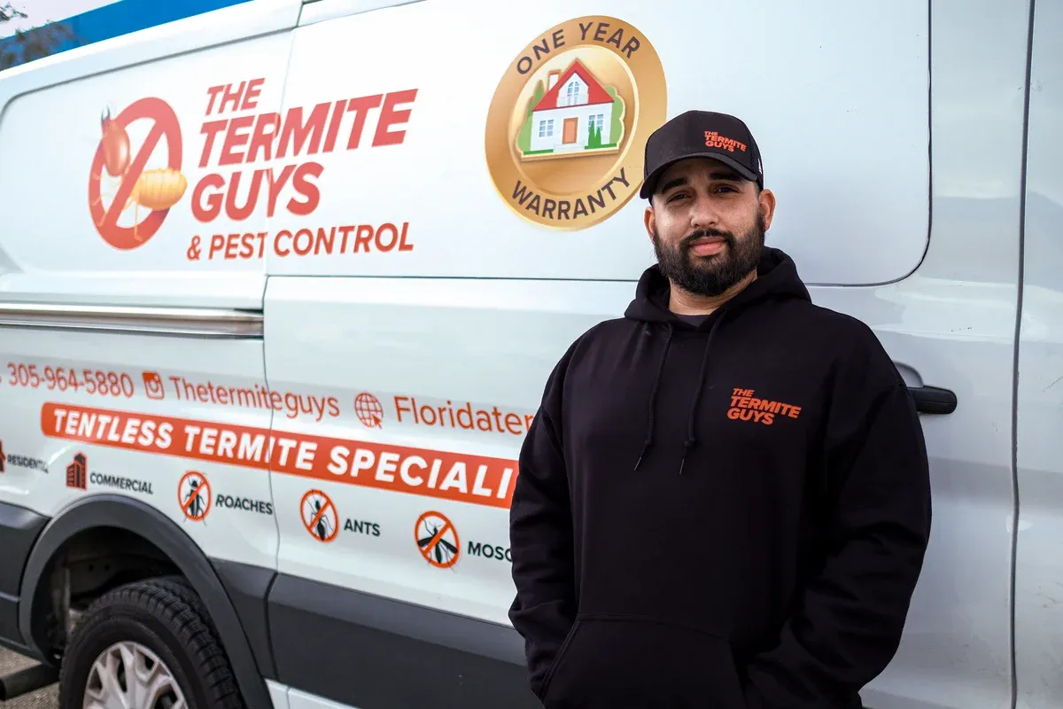 Casa bajo carpa para fumigación de termitas